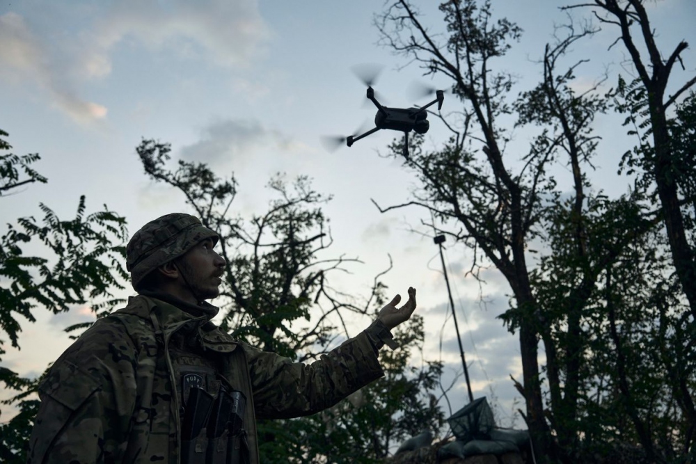 Các đơn vị UAV của Ukraine đang phối hợp với lực lượng tấn công, giúp họ phát hiện những mối nguy hiểm phía trước. Ảnh: AP