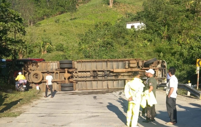 Hiện trường vụ tai nạn giao thông trên đường Hồ Chí Minh.