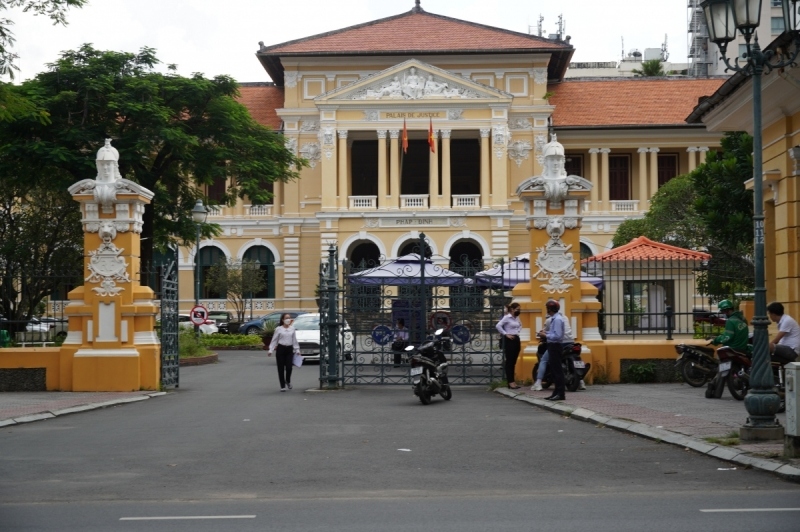 Người dân có thể theo dõi phiên toà qua các kênh thông tin đại chúng, không tụ tập đông người trước và xung quanh trụ sở tòa án, ảnh hưởng đến tình hình trật tự giao thông. (Ảnh: Tỷ Huỳnh)