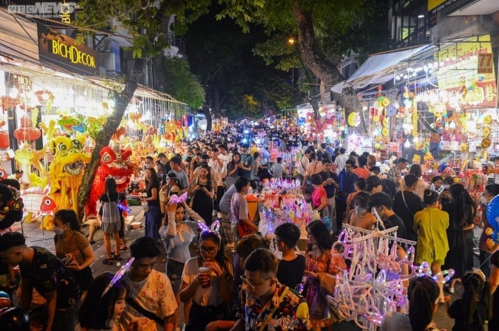 Những tên gọi khác của ngày Tết Trung thu: Tết thiếu nhi, Tết đoàn viên, Tết trông trăng. (Ảnh: Đắc Huy)
