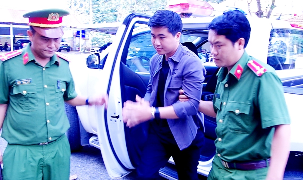Áp giải Nguyễn Hữu Thái về nơi giam giữ