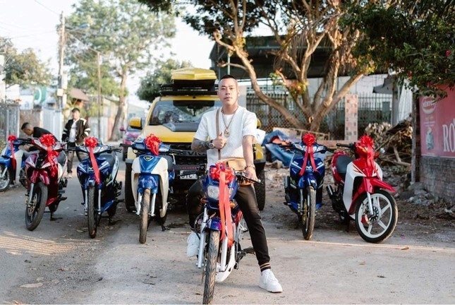Nguyễn Hữu Thiện cùng dàn xe máy