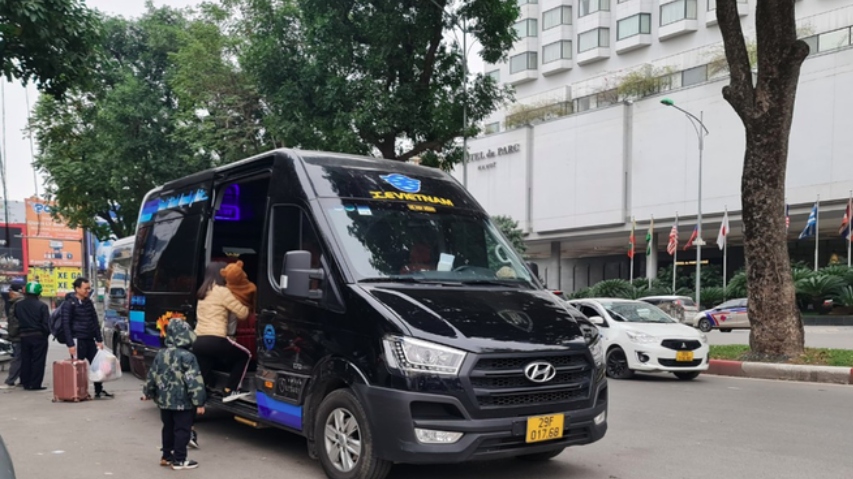 Xe hợp đồng hoạt động như xe khách liên tỉnh ngày một diễn biến phức tạp trên nhiều địa phương. Ảnh: ANTĐ