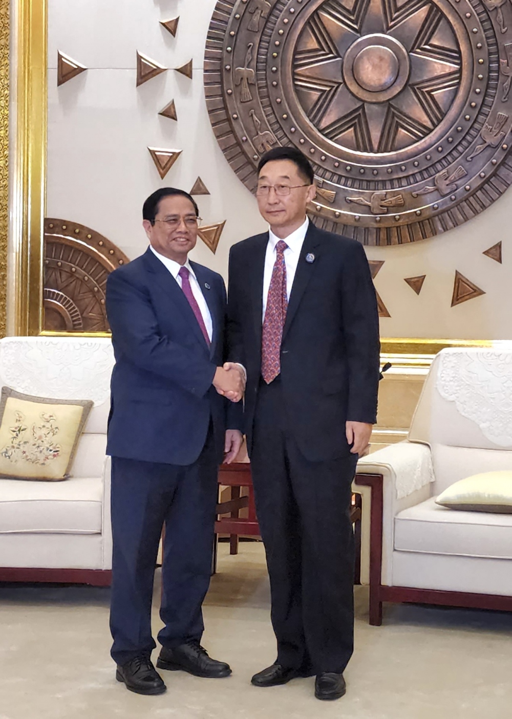 Thủ tướng Phạm Minh Chính tiếp Bí thư Đảng ủy Khu tự trị dân tộc Choang Quảng Tây, Trung Quốc Lưu Ninh.
