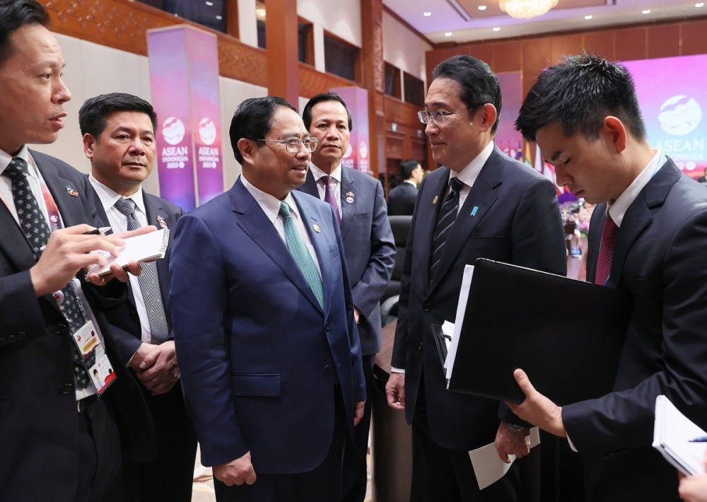 Thủ tướng Phạm Minh Chính gặp Thủ tướng Nhật Bản Kishida Fumio bên lề cấp cao ASEAN 43