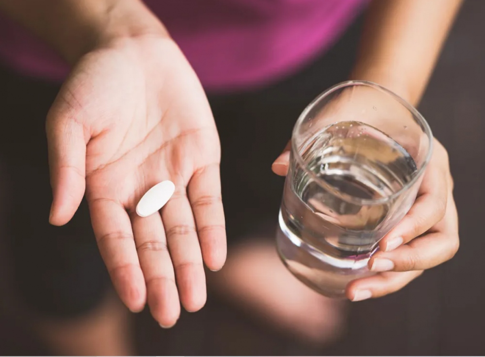 Công thức Areds: Công thức Areds bao gồm 6 thành phần: vitamin E, vitamin C, lutein, zeaxanthin, kẽm, có khả năng cải thiện thị lực ở người lớn tuổi. Kết hợp các chất chống oxy hóa mạnh mẽ với các khoáng chất vi lượng trong một công thức đã được chứng minh là giúp làm chậm quá trình lão hóa mắt và thậm chí có thể giúp đôi mắt sáng, khỏe hơn.