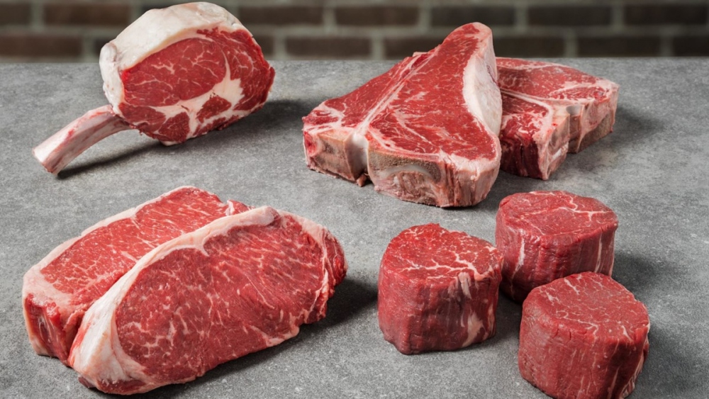 Thịt bò: Thịt bò là loại thực phẩm giàu protei, ít carb, có tác dụng phát triển cơ bắp. Thịt bò cũng chứa nhiều vitamin B6, giúp bạn xây dựng khả năng miễn dịch của cơ thể.