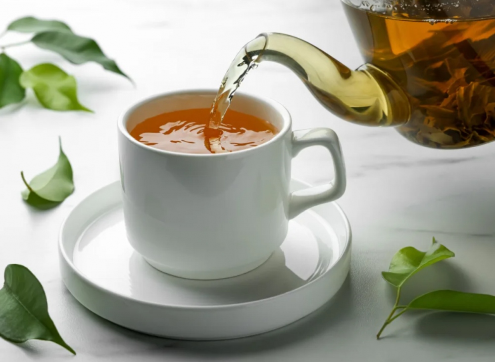 Trà xanh: Trà xanh chứa nhiều chất chống oxy hóa, lại có ít calo, giúp ngăn ngừa chứng béo phì. Một nghiên cứu cho thấy những người uống trà xanh đậm đặc đều đặn trong suốt 12 ngày đã giảm 3,5kg so với những người không uống trà xanh. 