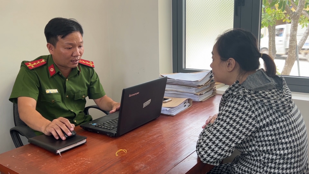 Nguyễn Thị Hậu tại cơ quan công an