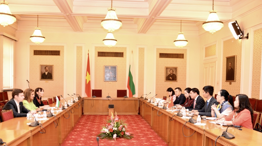 Quang cảnh buổi làm việc.