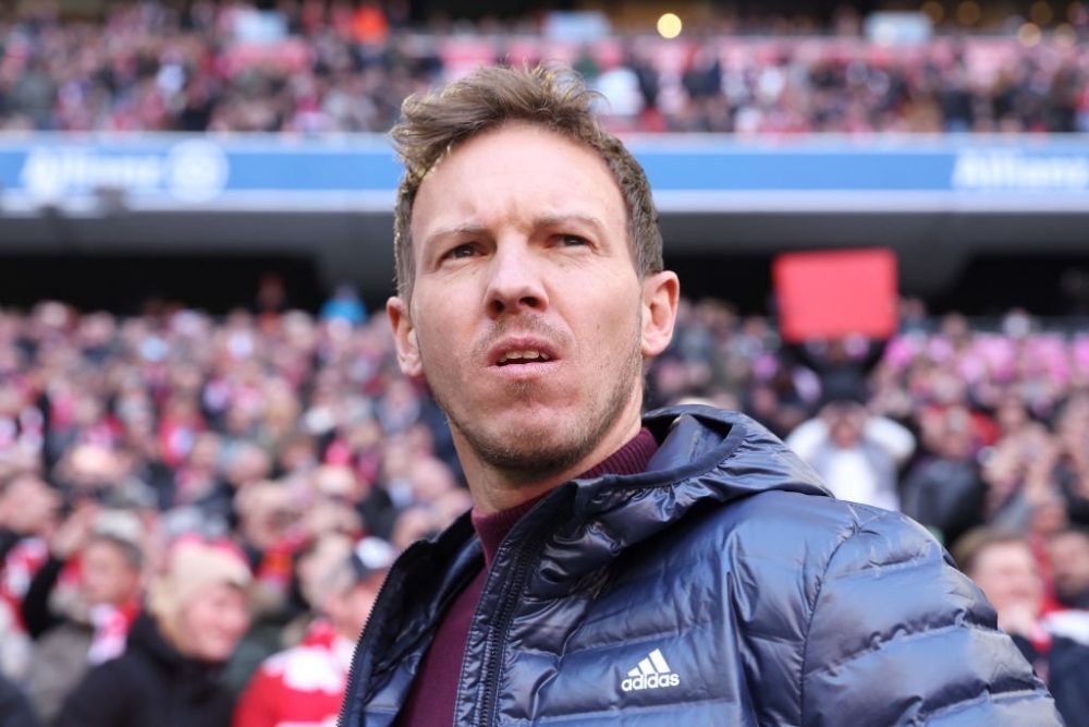 HLV Julian Nagelsmann nổi lên là ứng viên hàng đầu thay thế HLV Hansi Flick. Ông Nagelsmann hiện vẫn còn hợp đồng với Bayern Munich, nhưng đã dừng dẫn dắt CLB này kể từ tháng 3/2023.