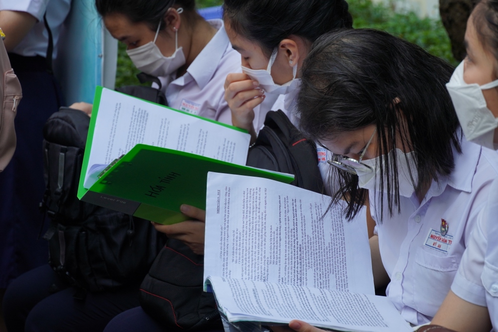 Việc gọi học sinh trả bài bất ngờ đầu giờ bằng cách học thuộc lòng khiến học sinh căng thẳng, áp lực