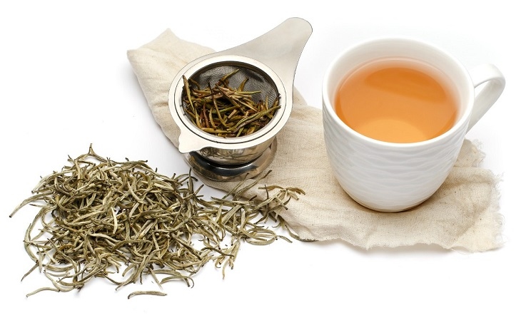 Trà đen: Uống trà đen làm giảm đáng kể lượng đường trong máu sau bữa ăn. Chất flavonoid có trong trà đen có thể làm giảm lượng đường bằng cách ngăn các enzym trong cơ thể chuyển hóa tinh bột thành đường.