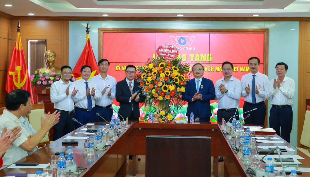 Các đại biểu chụp ảnh kỷ niệm