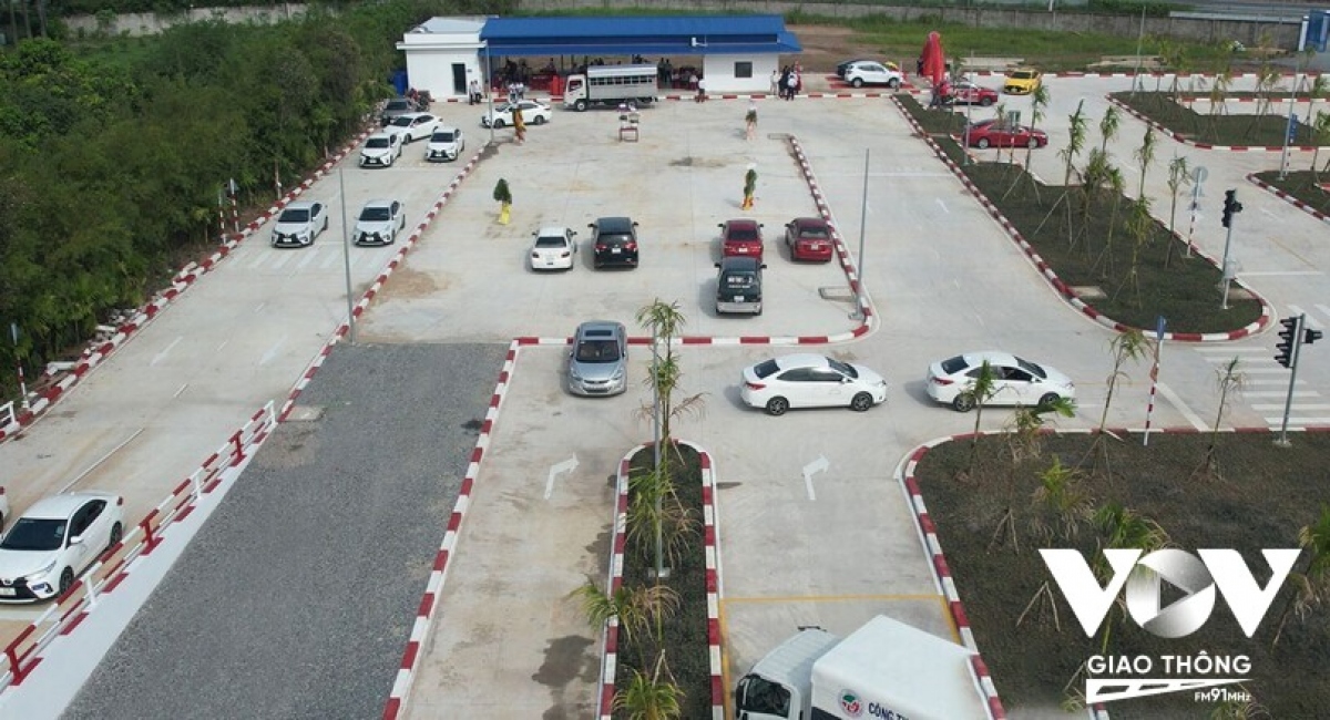 Kể cả khi có các thiết bị hiện đại, công nghệ cao, nếu như quy định đó không phù hợp, thì các giáo viên, học viên vẫn không thực hiện đúng, đủ thời gian lái xe trong sa hình hoặc làm theo hình thức đối phó.