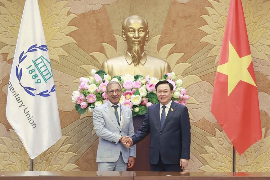 Chủ tịch Quốc hội Vương Đình Huệ và Chủ tịch Liên minh Nghị viện thế giới (IPU) Duarte Pacheco (Ảnh: TTXVN)