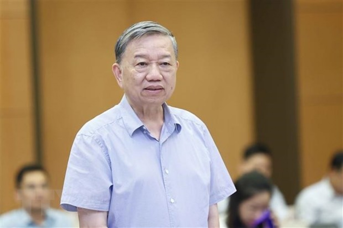 Bộ trưởng Bộ Công an Tô Lâm phát biểu tại phiên họp của Ủy ban Thường vụ Quốc hội cho ý kiến về việc giải trình, tiếp thu, chỉnh lý dự án Luật Căn cước Công dân (sửa đổi) và dự án Luật Lực lượng tham gia bảo vệ an ninh, trật tự ở cơ sở. (Ảnh: Doãn Tấn/TTXVN)