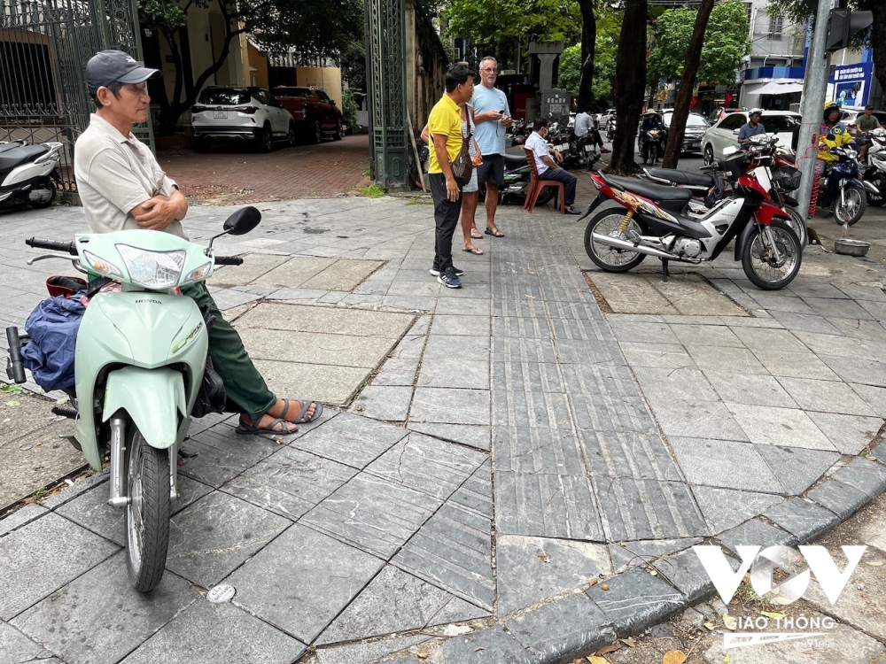 Không có ký hiệu nhận biết, sẽ giống như một cái bẫy...