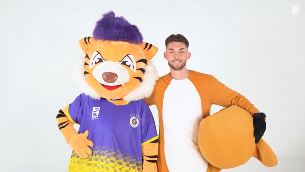 Brandon Wilson ra mắt Hà Nội FC.