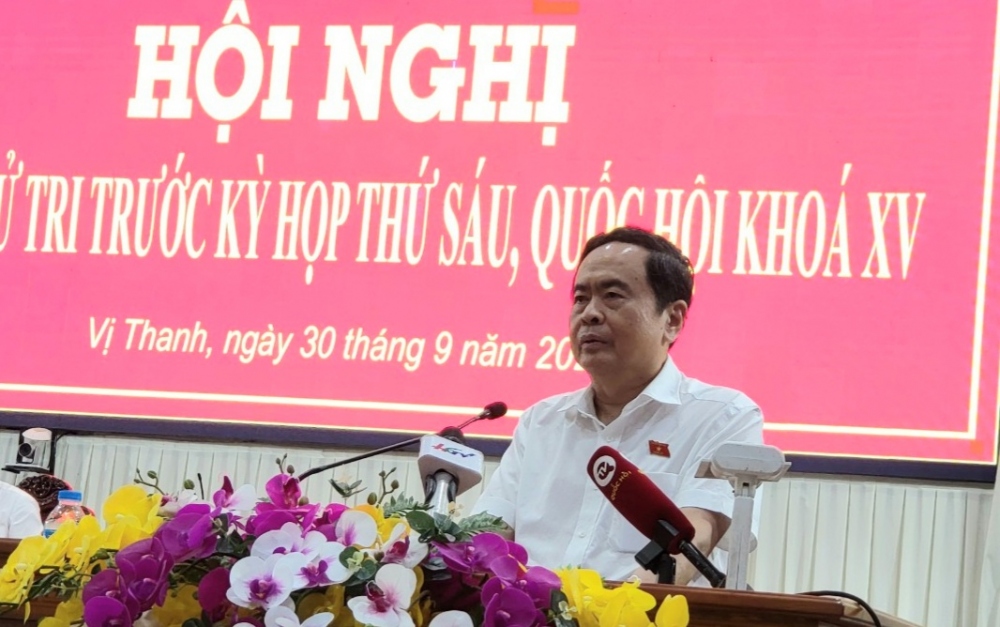 Uỷ viên Bộ Chính trị, Phó Chủ tịch Thường trực Quốc hội Trần Thanh Mẫn phát biểu tại buổi tiếp xúc cử tri thành phố Vị Thanh.