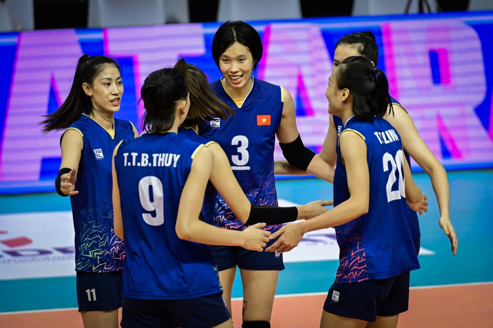 ĐT bóng chuyền nữ Việt Nam đang rất nỗ lực nhưng chưa thể gây khó cho ĐT nữ Trung Quốc. (Ảnh: AVC). 