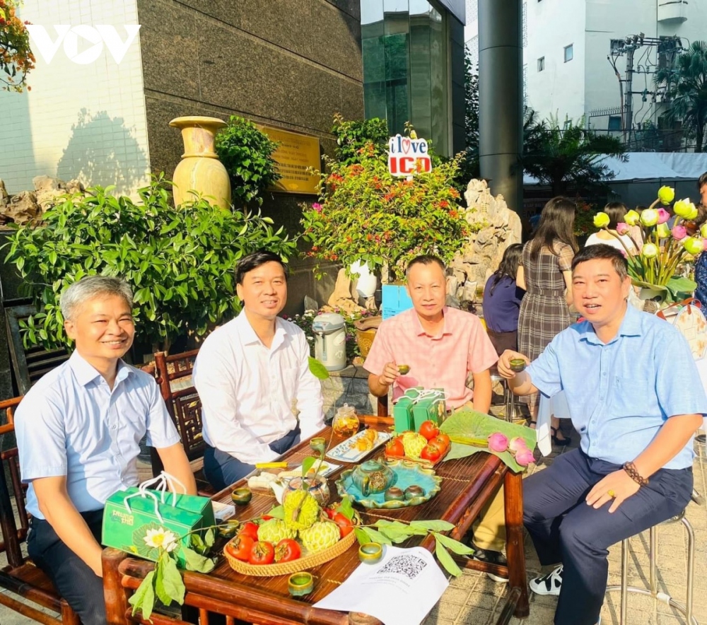 The International Cooperation Department offer lotus tea, moon cake, and fruit at their stall.