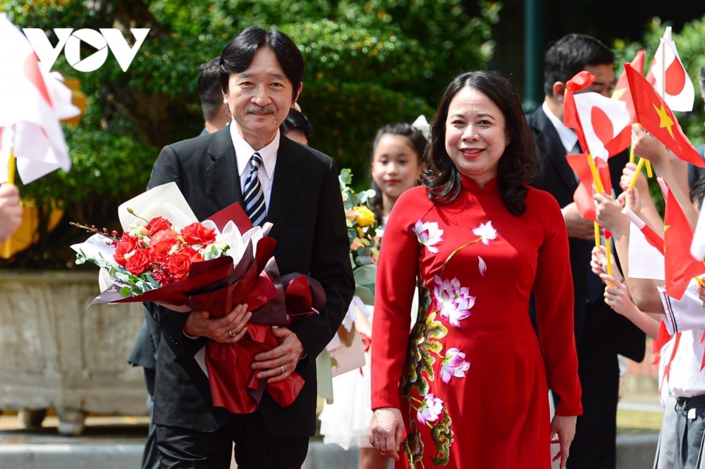Japan's Crown Prince Akishino and Crown Princess Kiko touch down in Hanoi on the afternoon of September 20, starting their official visit to Vietnam as part of the occasion of the 50th founding anniversary of Vietnam-Japan diplomatic relations which started in 1973.
