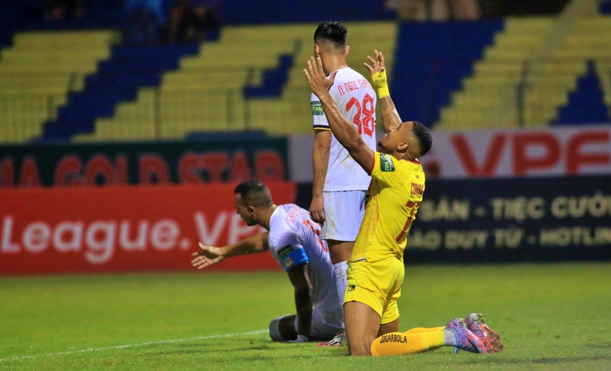 Paulo Conrado chia tay CLB Thanh Hóa (Ảnh: VPF).