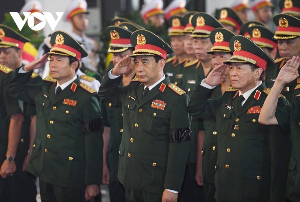 Đoàn Quân ủy Trung ương, Bộ Quốc phòng do Đại tướng Phan Văn Giang, Ủy viên Bộ Chính trị, Phó Bí thư Quân ủy Trung ương, Bộ trưởng Bộ Quốc phòng, làm trưởng đoàn vào viếng.