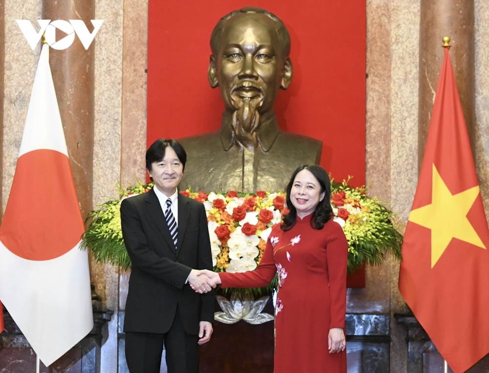 Phó Chủ tịch nước Võ Thị Ánh Xuân và Hoàng Thái tử Nhật Bản Akishino chụp ảnh chung trước khi hội đàm