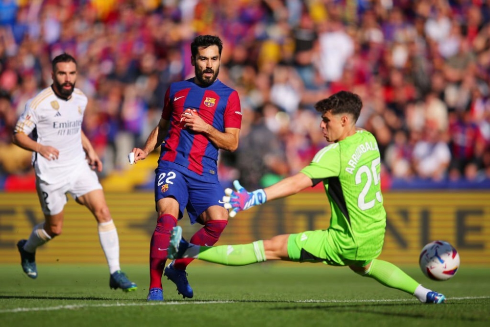 Gundogan thoát xuống hạ gục thủ môn Kepa sau một loạt tình huống phá bóng lỗi của hàng thủ Real Madrid. (Ảnh: Getty)