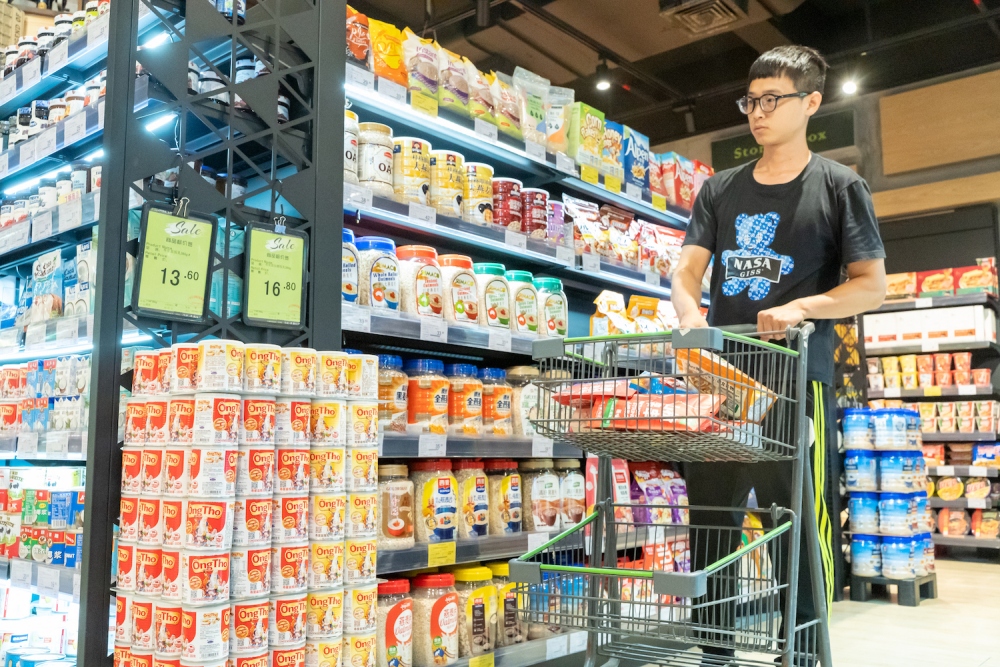 Sữa đặc Ông Thọ của Vinamilk được bán tại hệ thống siêu thị và chợ ở Quảng Châu, Trung Quốc (Ảnh: Vi Nam)