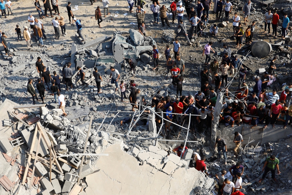 Cảnh tượng sau các cuộc không kích ở dải Gaza. Ảnh: Reuters