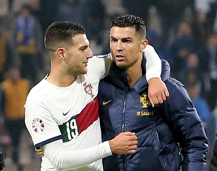 Ronaldo và Bồ Đào Nha lại thắng đậm (Ảnh: Reuters).