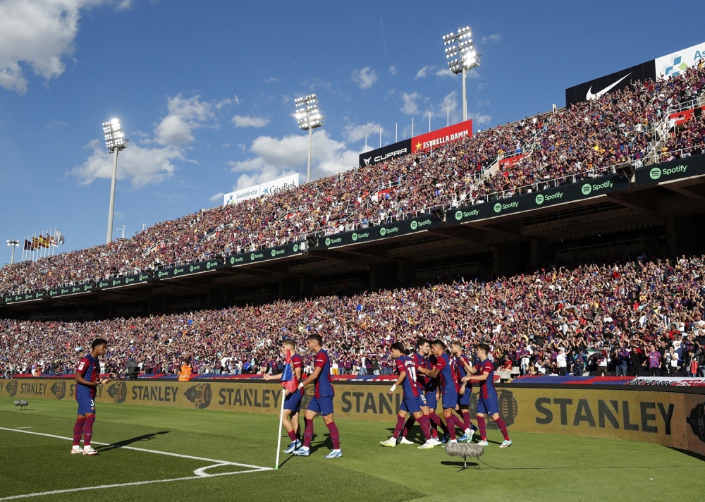 Barca dẫn trước Real Madrid sau 45 phút đầu tiên. (Ảnh: Reuters)