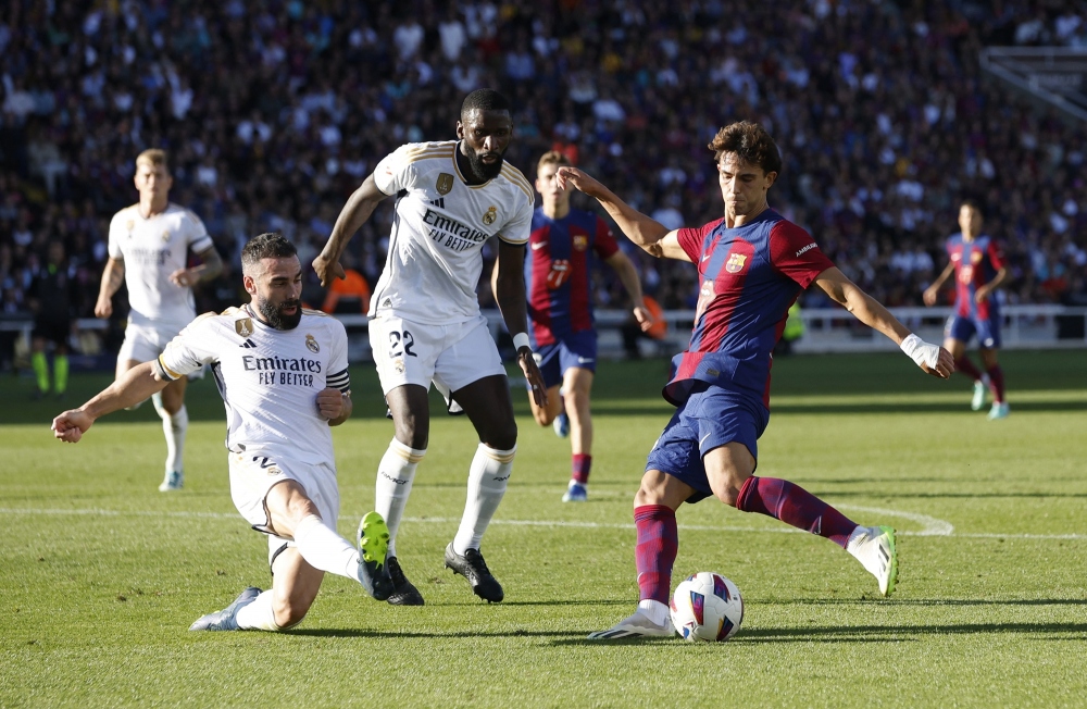 Barca chơi tốt hơn sau bàn thắng dẫn trước và có 2 lần đưa bóng dội cột dọc sau những pha dứt điểm của Fermin và Martinez. (Ảnh: Getty)