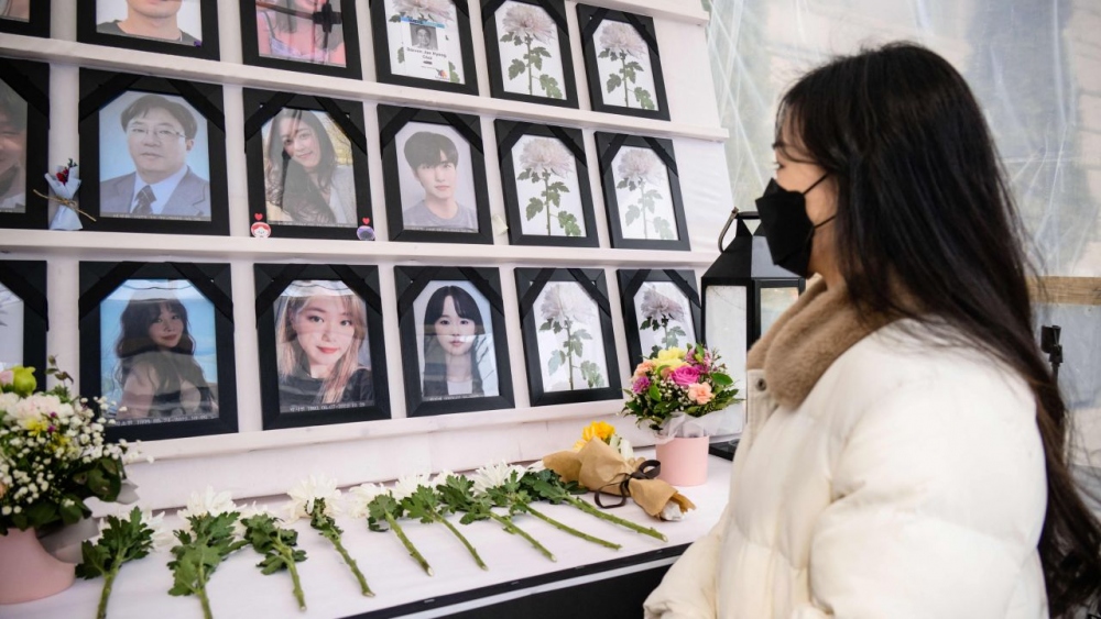 Tưởng niệm nạn nhân thiệt mạng tại Itewon (Ảnh: Reuters)