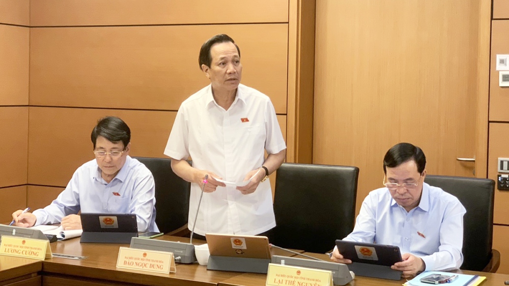 Bộ trưởng Đào Ngọc Dung phát biểu tại phiên thảo luận tổ tại Kỳ họp thứ 6 Quốc hội khoá XV