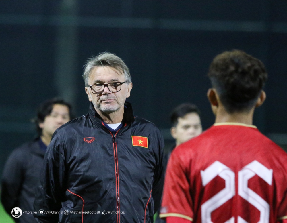 HLV Philippe Troussier đã dành nhiều lời động viên cho các học trò. Ông nhấn mạnh rằng đây vẫn là giai đoạn chuẩn bị của ĐT Việt Nam để phục vụ cho mục tiêu chính là vòng loại World Cup 2026.