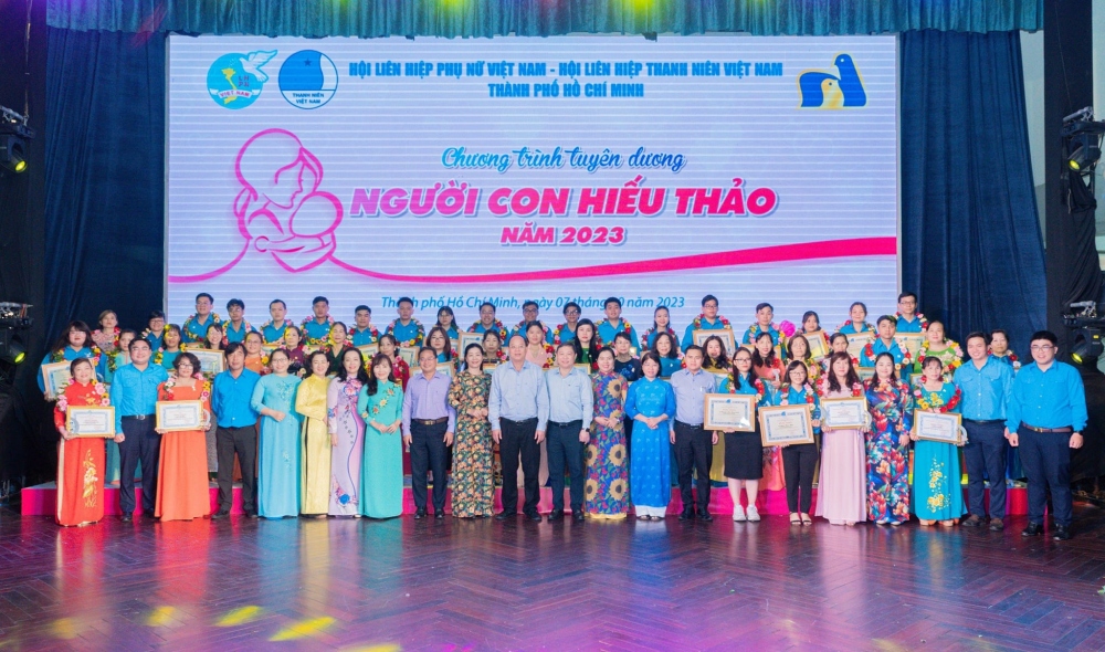 47 gương "Người con hiếu thảo" được TP.HCM tuyên dương năm 2023. Ảnh: Hội LHTN