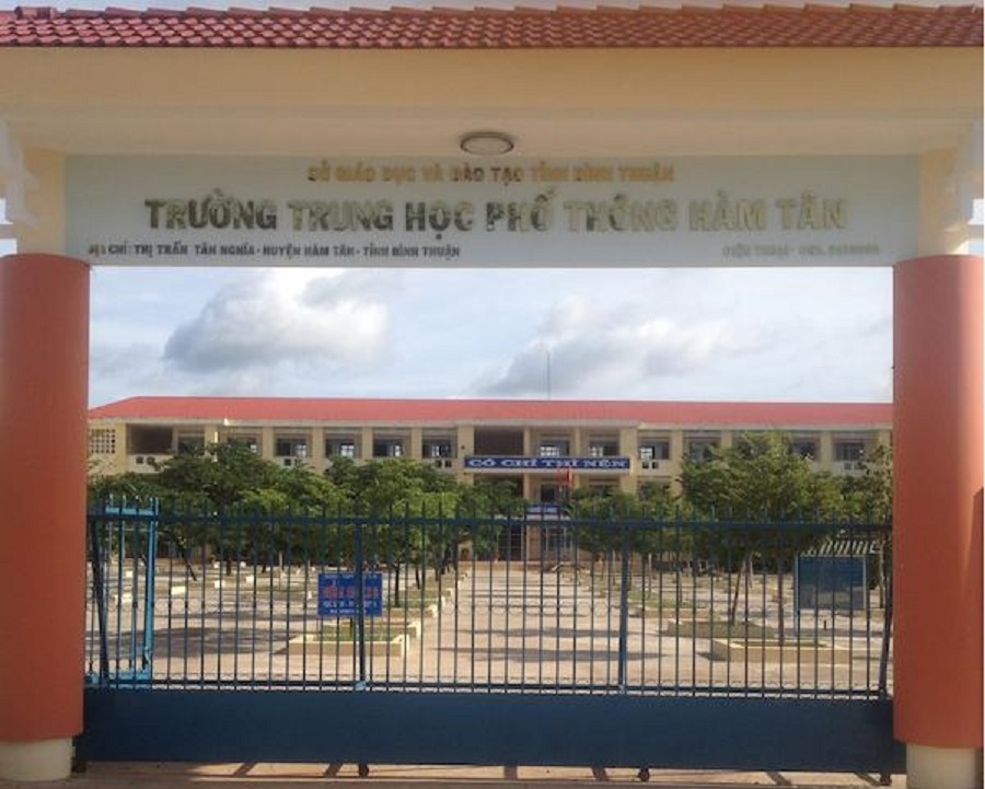 Trường THPT Hàm Tân nơi thầy Nguyễn Đình Thiều đang công tác. (Ảnh: MXH)