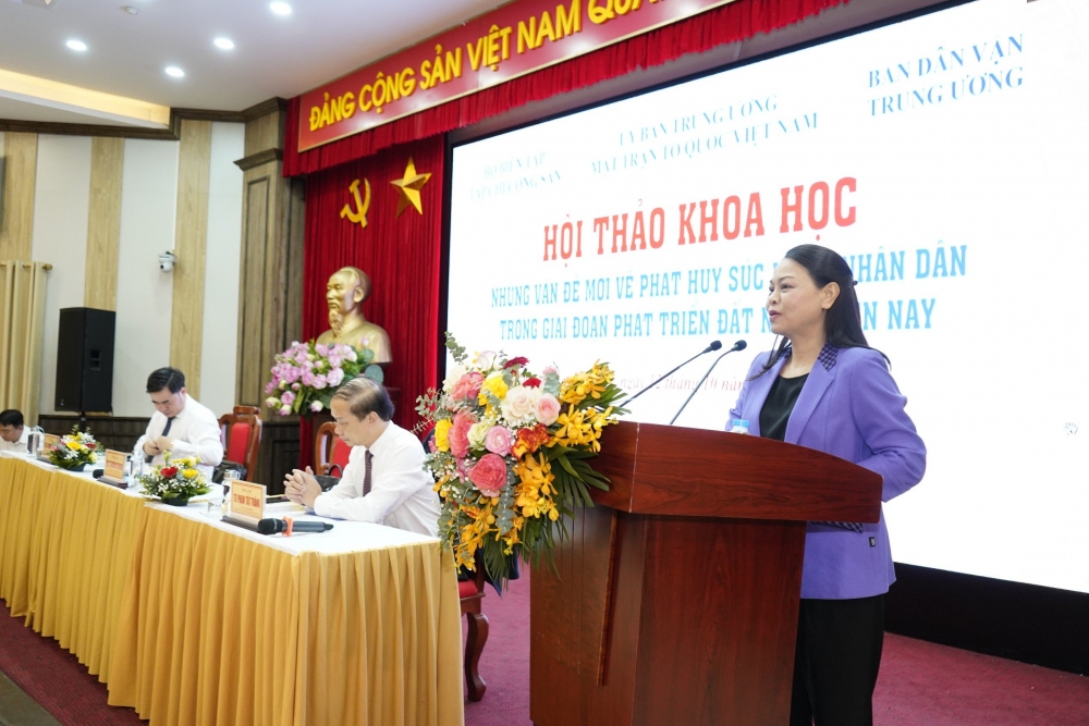 PGS-TS Nguyễn Thị Thu Hà, Ủy viên Trung ương Đảng, Phó Chủ tịch, Tổng Thư ký Ủy ban Trung ương Mặt trận Tổ quốc Việt Nam phát biểu khai mạc Hội thảo