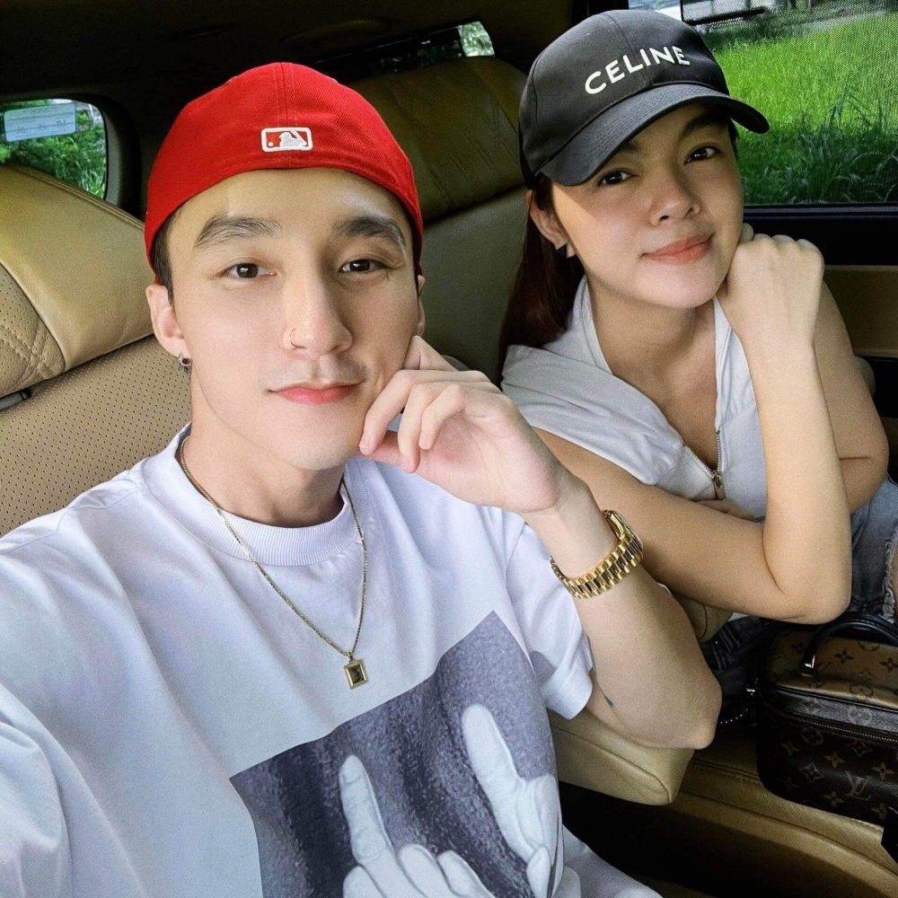 Phạm Quỳnh Anh hội ngộ Sơn Tùng M-TP. Cô nhắn nhủ đàn em: "Chúng ta đều trưởng thành rồi. Phải thật hạnh phúc nhé".