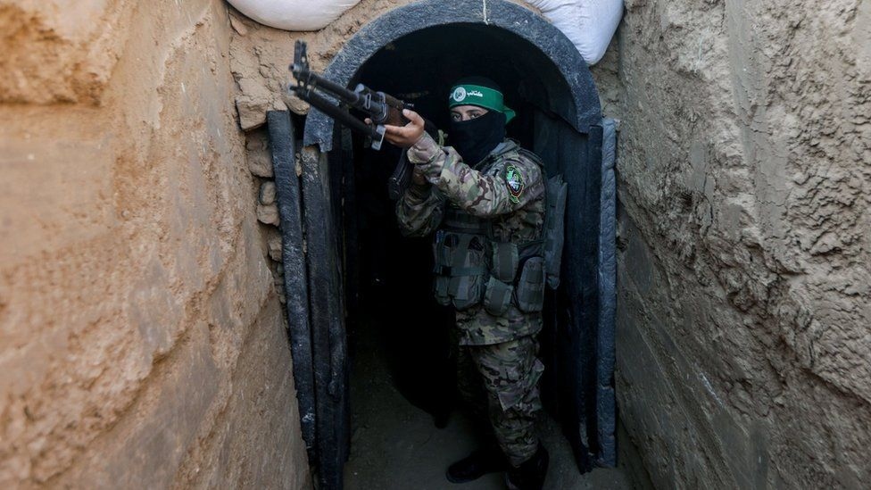 Chiến binh Hamas trong đường hầm (Ảnh: Getty Images)
