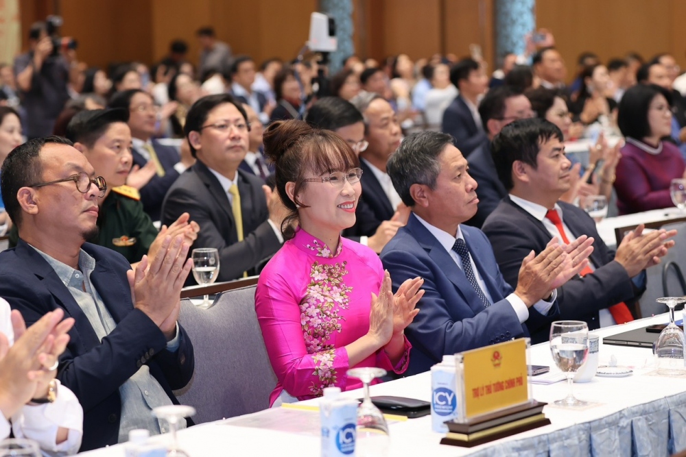 “… cộng đồng doanh nhân cùng nỗ lực vì một Việt Nam hùng cường”, bà Nguyễn Thị Phương Thảo