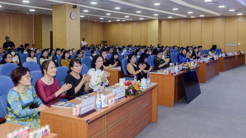 Khoảng 300 hội viên câu lạc bộ, nhân viên y tế tại các bệnh viện lớn phía Nam đã tham gia tập huấn “Chăm sóc dinh dưỡng bệnh lý cho người bệnh”