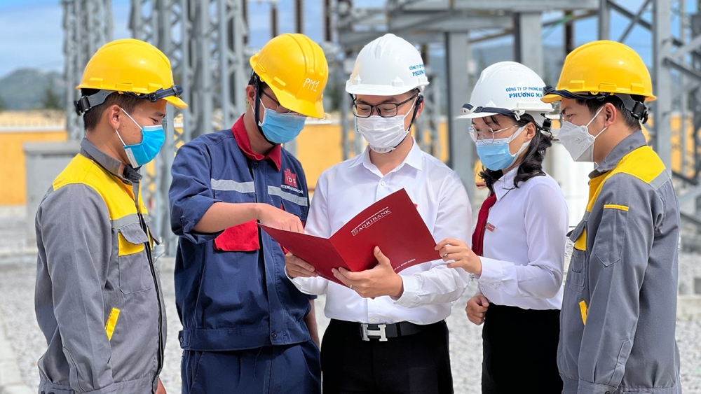 Agribank thực hiện Chương trình ưu đãi lãi suất đối với các khách hàng DN đầu tư
vào dự án thuộc 5 ngành nghề trọng điểm