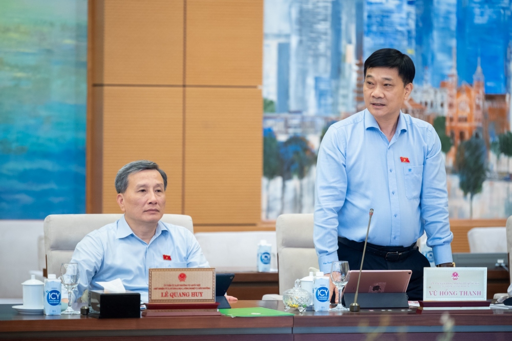 Chủ nhiệm Ủy ban Kinh tế Vũ Hồng Thanh phát biểu. Ảnh: Quochoi.vn