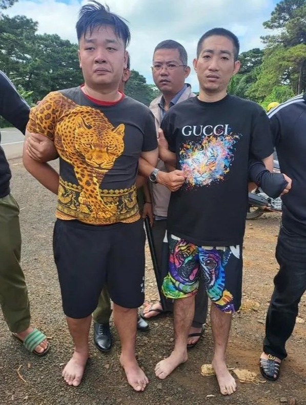 Lê Văn Khánh và Trần Viết Trung bị bắt giữ khi đang lẩn trốn tại huyện Ea H’leo, tỉnh Đắk Lắk.