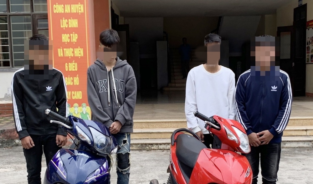 Các đối tượng Việt, Trường, Xuân, Hiệp (Từ trái qua phải)